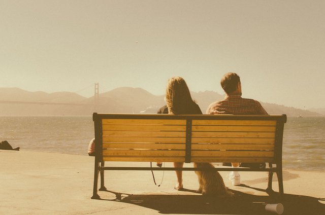 couple-on-bench.jpg, 31 KB