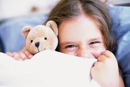 girl_in_bed_under_the_covers_with_teddy_bear.jpg, 126 KB